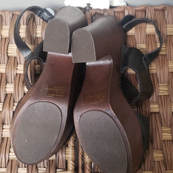 NWOT plat forms - Picture 2 of 3